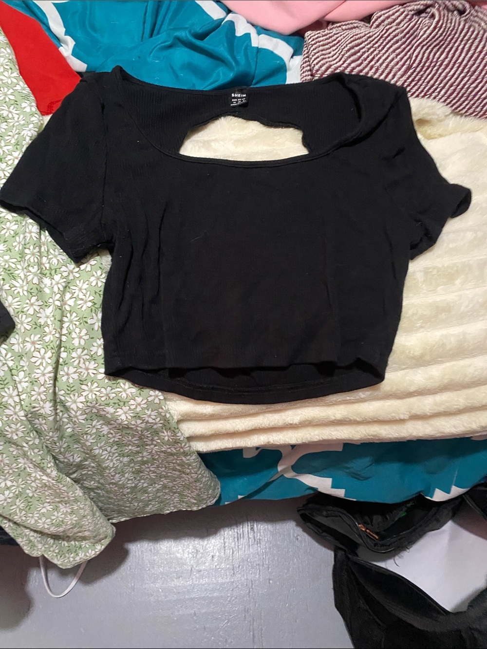 Black Scoop-Back Crop Top - Unknown Brand